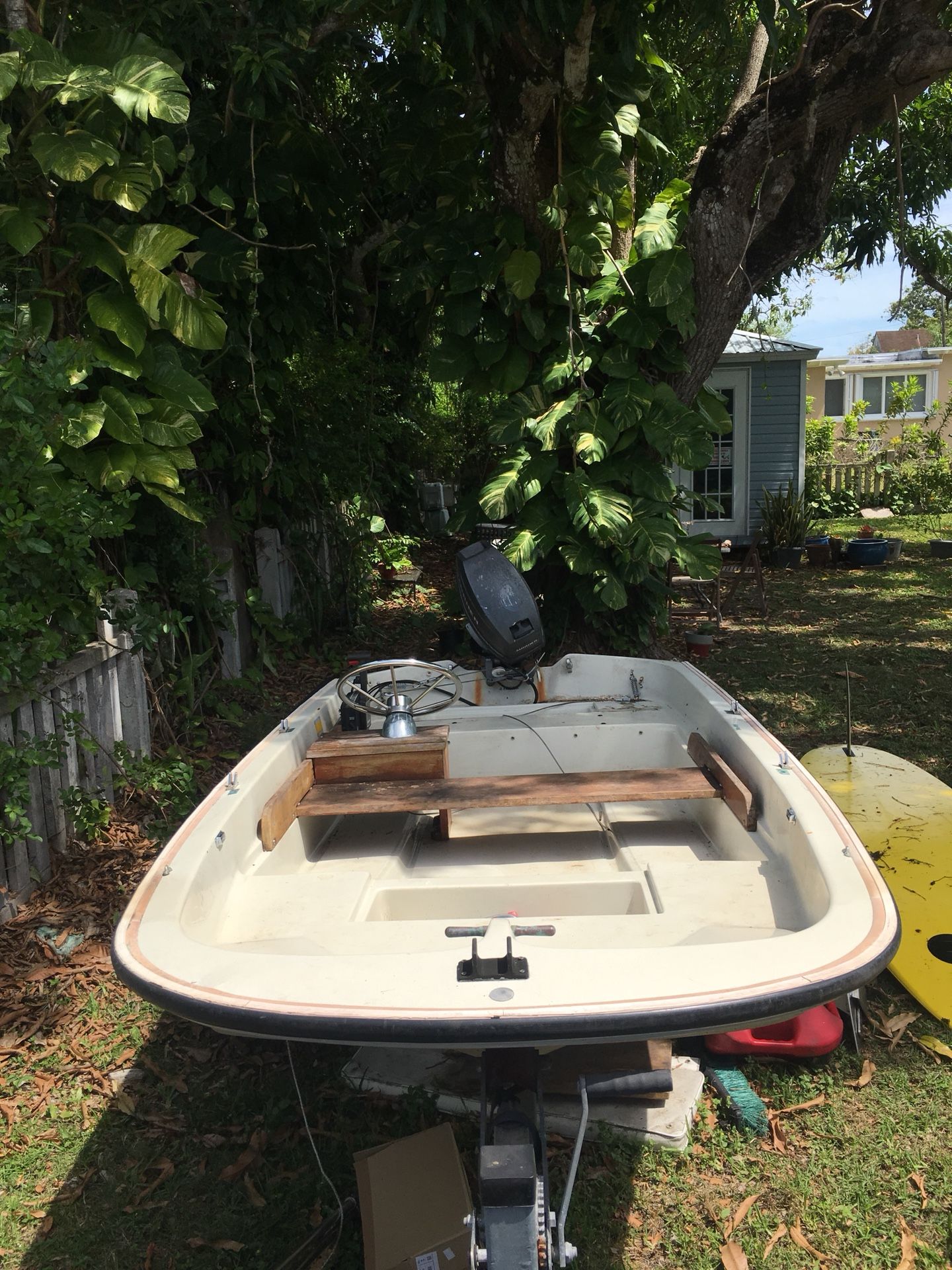 Boston Whaler 11 feet with trailer, Bimini top and engine