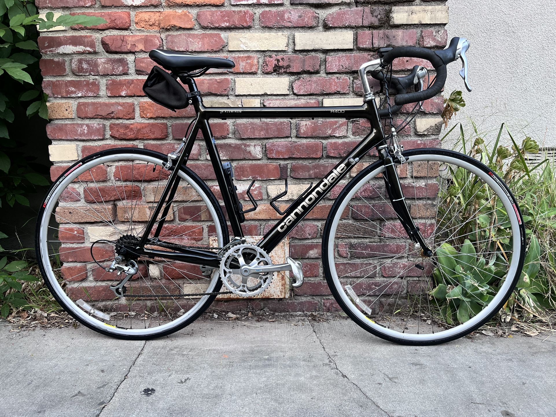 Cannondale R400  2.8 Caad Aluminum Road Bike (58cm)