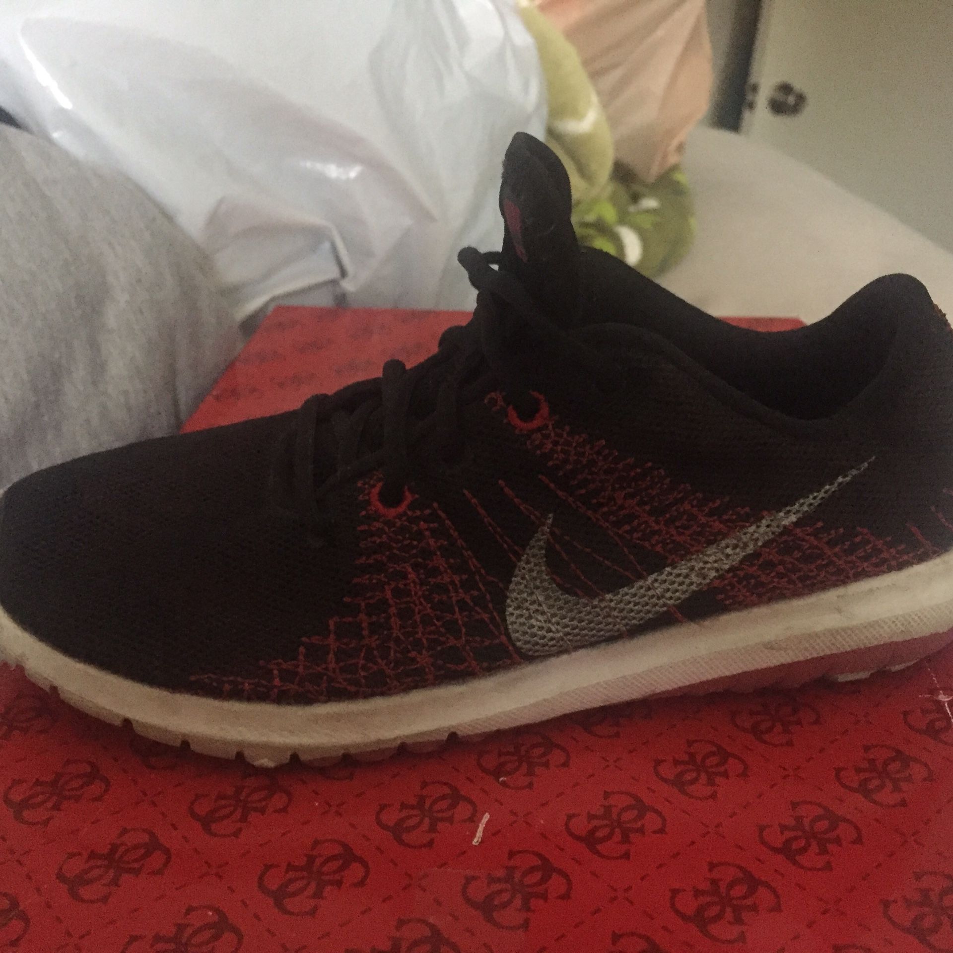 BOYS SIZE 1 NIKE