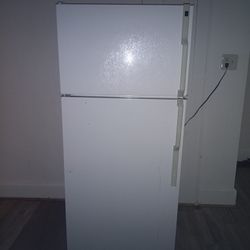 Hot Point Refrigerator 