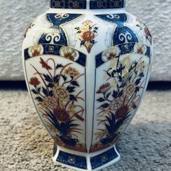 Japanese Imari-Style Vase 