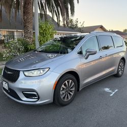 2021 Chrysler Pacifica Touring L