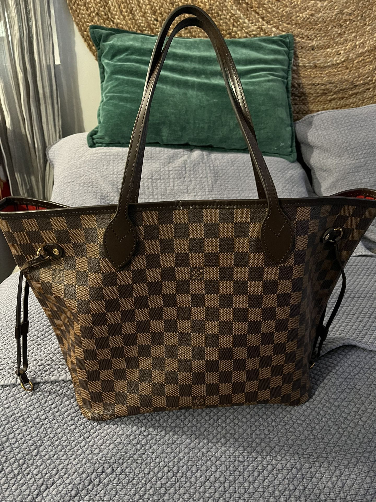 Louis Vuitton Neverfull PM Shoulder Bag VI3067 10293 for Sale in Plano, TX  - OfferUp