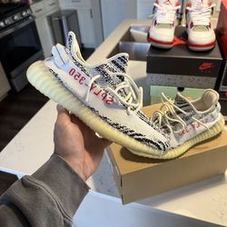 yeezy 350v2 Zebra