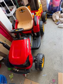 Kids ride on tractor and trailer