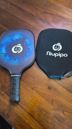 Pickleball paddle with case
