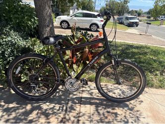 Trek hybrid bike 21’ frame in great shape