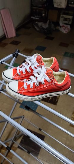 Kids chuck taylors size 3