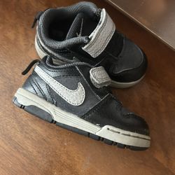 Size 5 Toddler Nikes