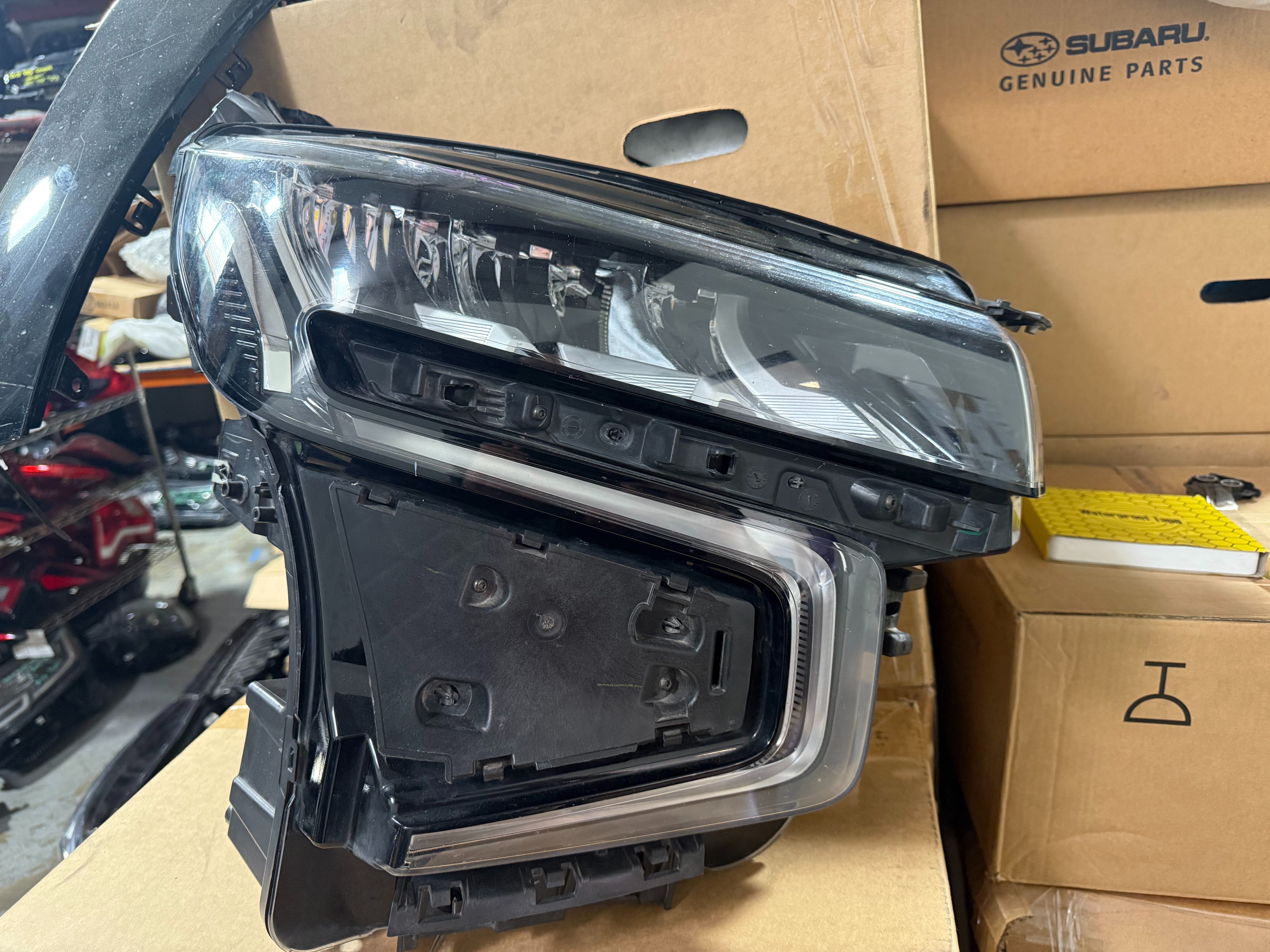 CHEVY TAHOE RIGHT HEADLIGHT 2022