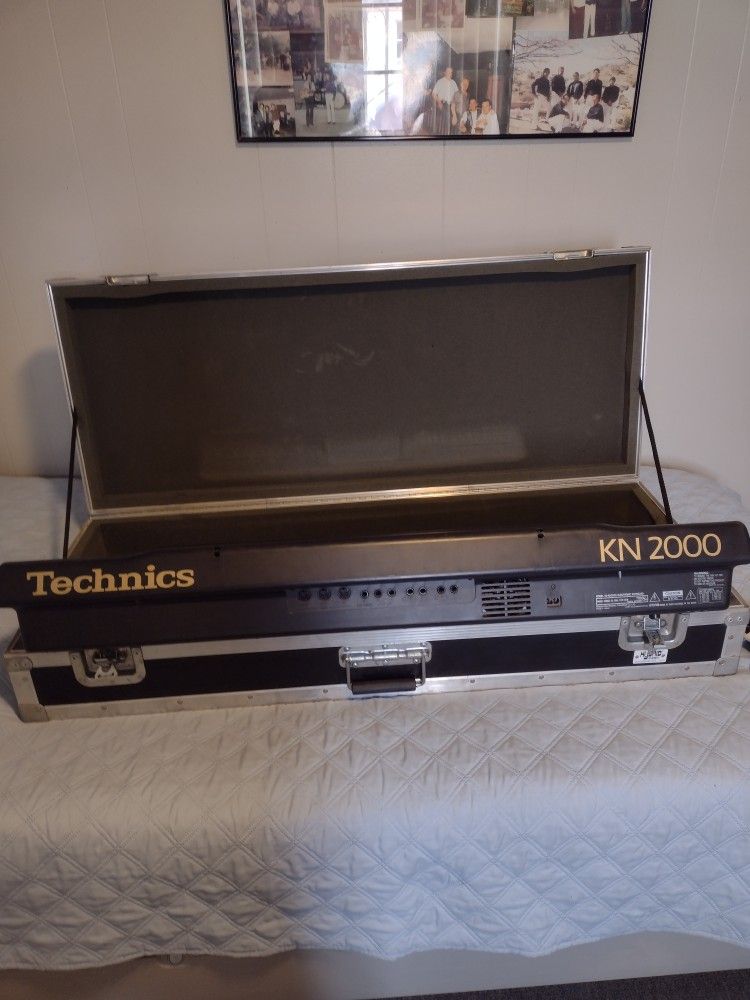 KEYBOARD TECHNICS 3000 WITH HARD CASE