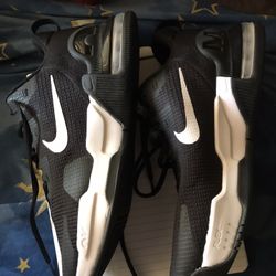 Woman’s Nike max, size 8.5, (read Description)