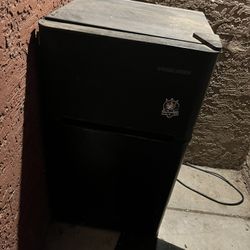 Black+Decker Mini Fridge 