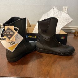 MOTORCYCLE RIDING BOOTS