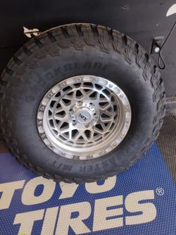 17x9 XM rims 6 lug 6x139 on new tires 35 1250 17