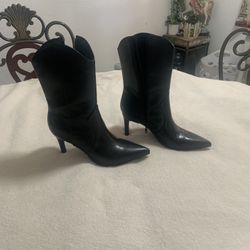 Woman’s Boots Size 8