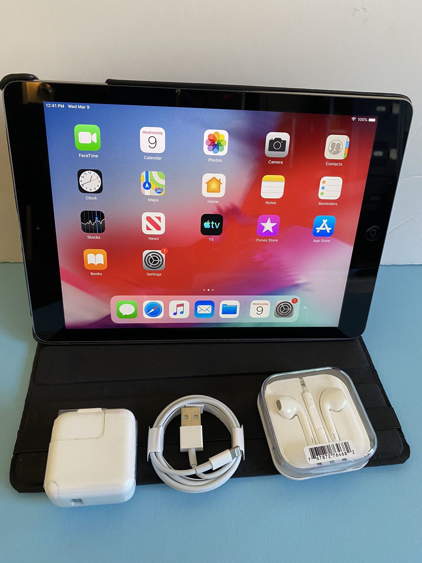 Apple IPad Air (9.7” Retina Display/ IOS 12 / Newer Than Ipad 4th Gen.) 16GB with complete Accessories (Roblox/ Disney+ supported//32GB for $169)