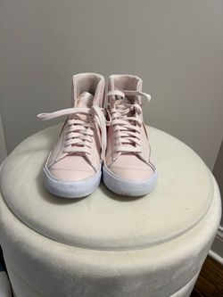 Women’s Nike sneakers