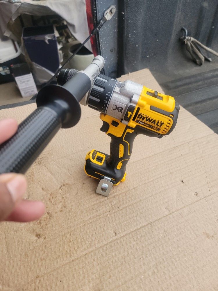 DEWALT XR 1/2-IN 20-VOLT MAX VARIABLE BRUSHLESS CORDLESS HAMMER DRILL * TOOL ONLY *