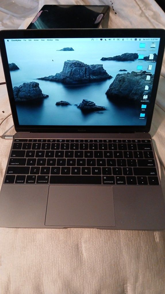 Macbook M1* (UNLOCKED)* 2304X1440 -12 Inch Display