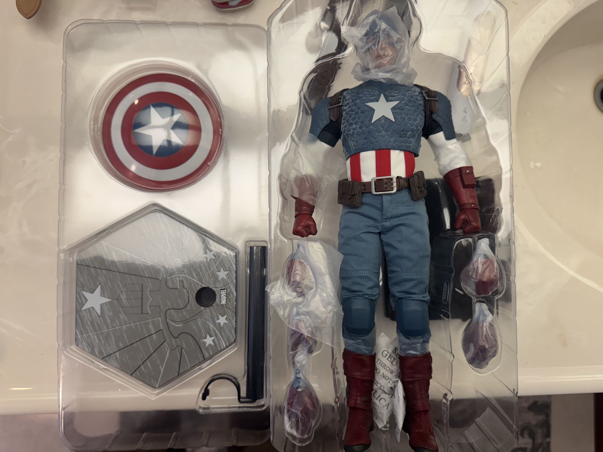 For Sale: Brand New Sideshow Captain America 1/6 Scale figure Marvel Avengers Hot Toys Funko L@@K!