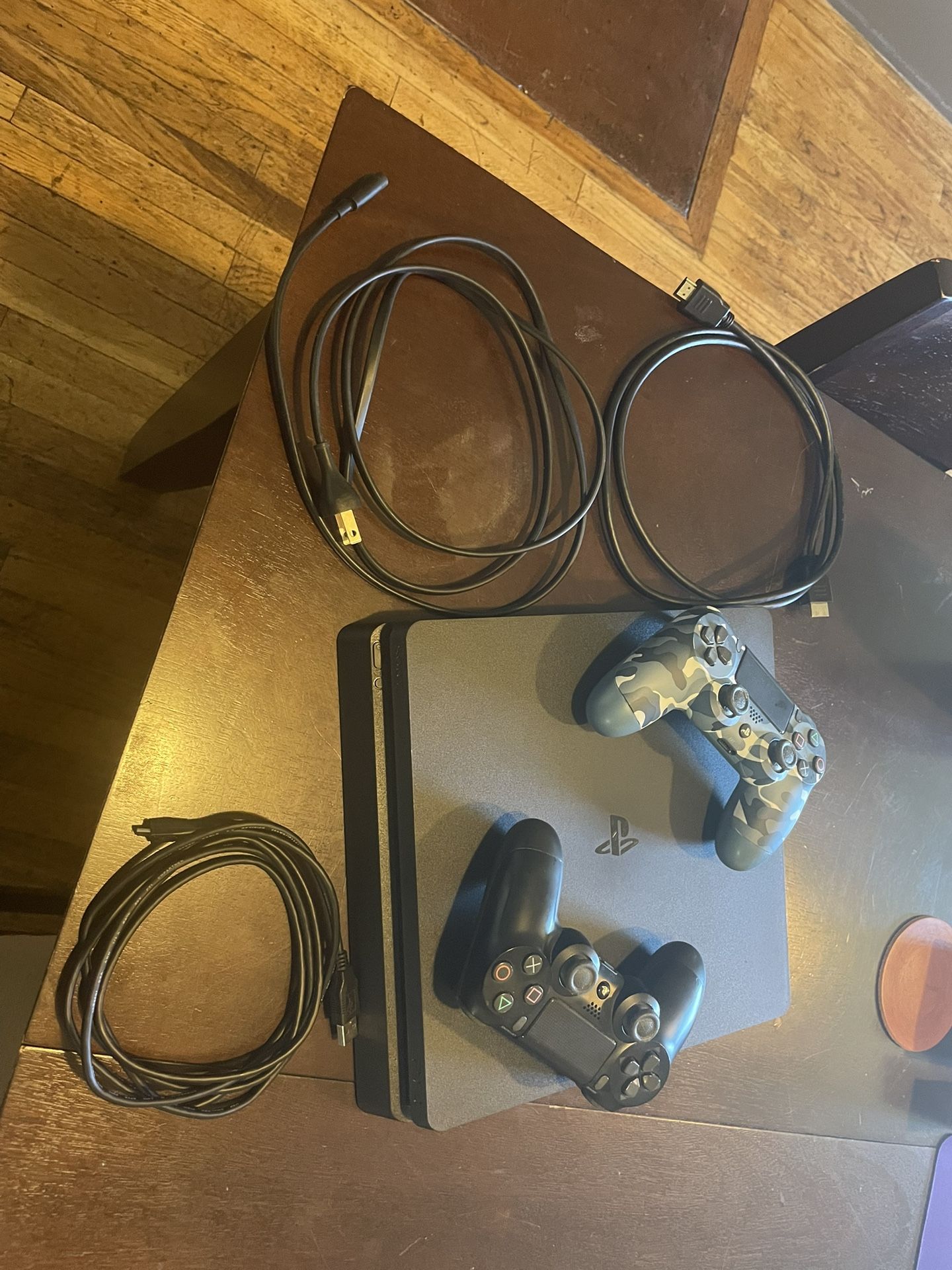 PS4 Slim + Games