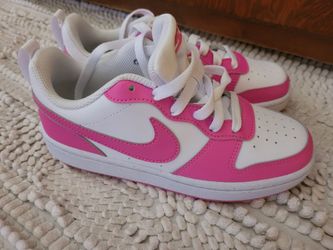 Size 3.5Y nike pink and white