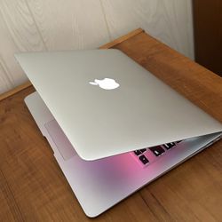 Apple MacBook Air 13” I5/8GB/256GB SSD $180