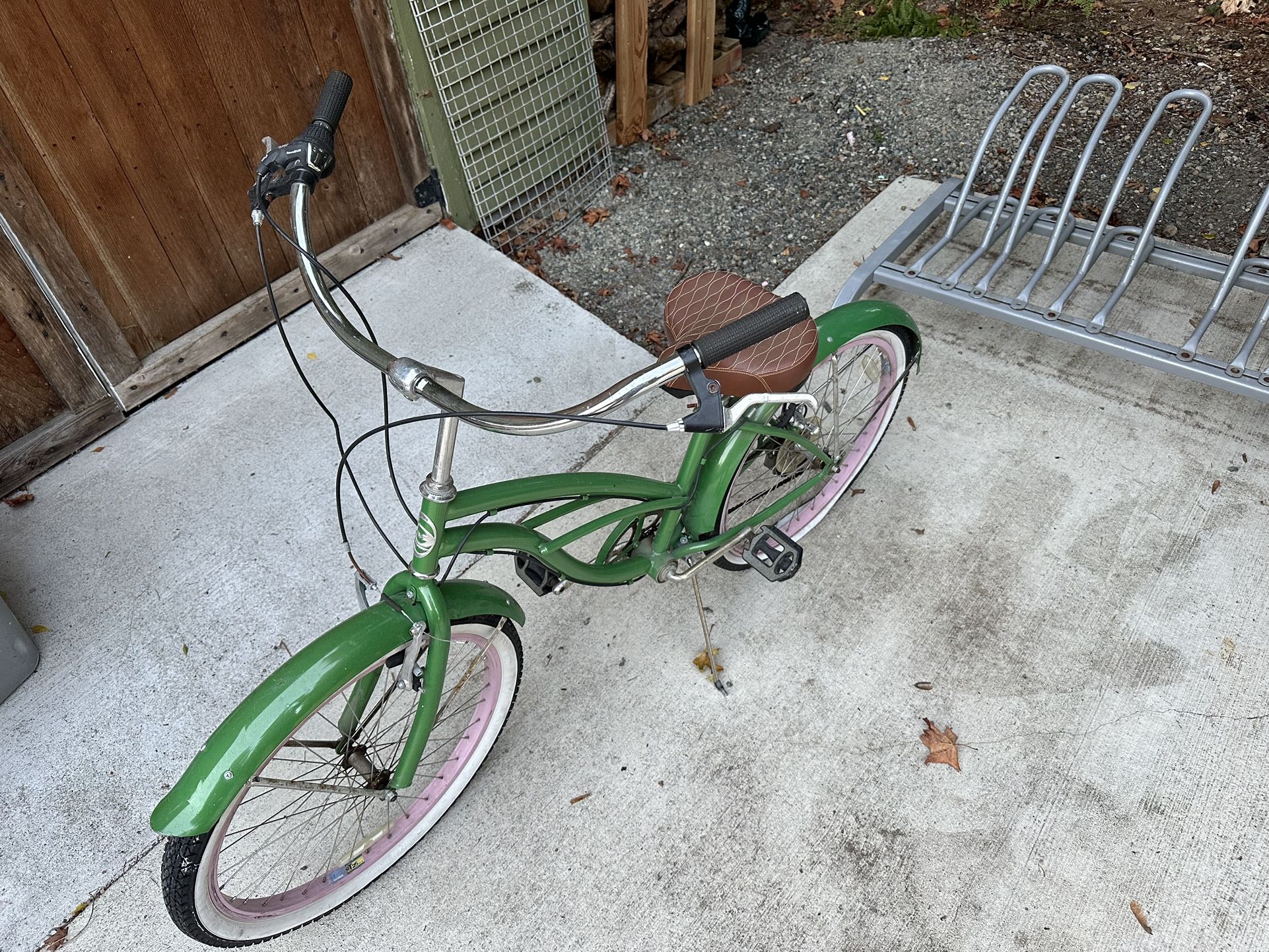 24” Women’s Beach Cruiser Green And Pink
