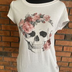 Woman’s Skull Shirt Size XL