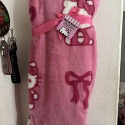  VIRAL HELLO KITTY BLANKETS