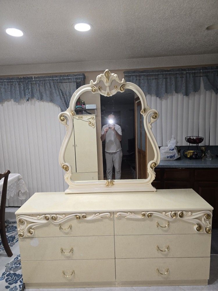 5 Piece Bedroom Set (MADE IN ITALY)