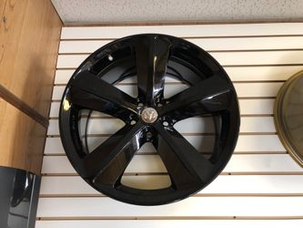 20 inch SRT OEM. DODGE CHARGER AND CHALLENGER Set of 4 rims 950$ .