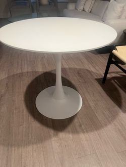 Tulip Dining Table