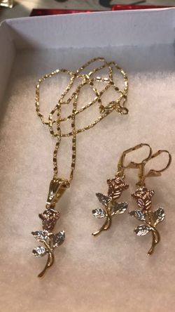 3 toned pendant, earrings and chain gold plated
