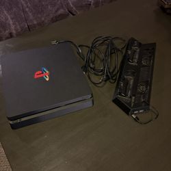PS4 Slim 