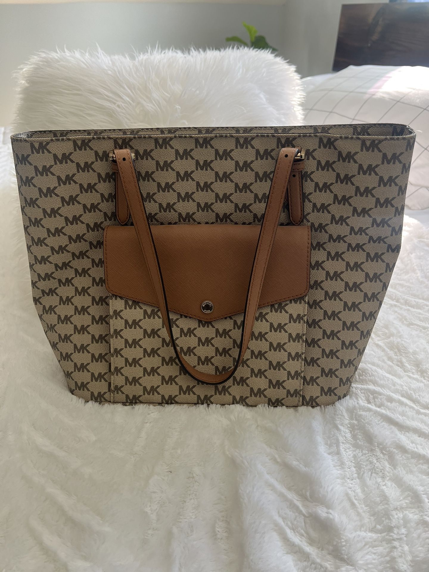 Michael Kors Signature Tote Bag