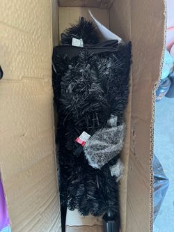 4 FT BLACK PRELIT TREE