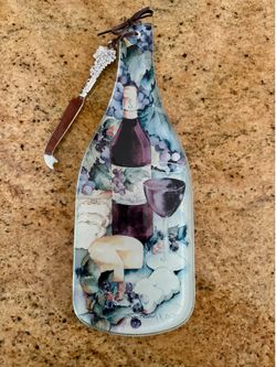 Brand New Glass Wine Themed Cutting Board with Cheese Knife