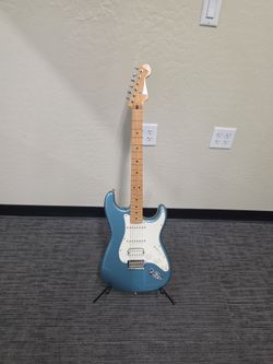 Fender Stratocaster Electric Guitar Lake Placid Blue