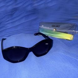 Quay Real Me Sunglasses - Black Frames