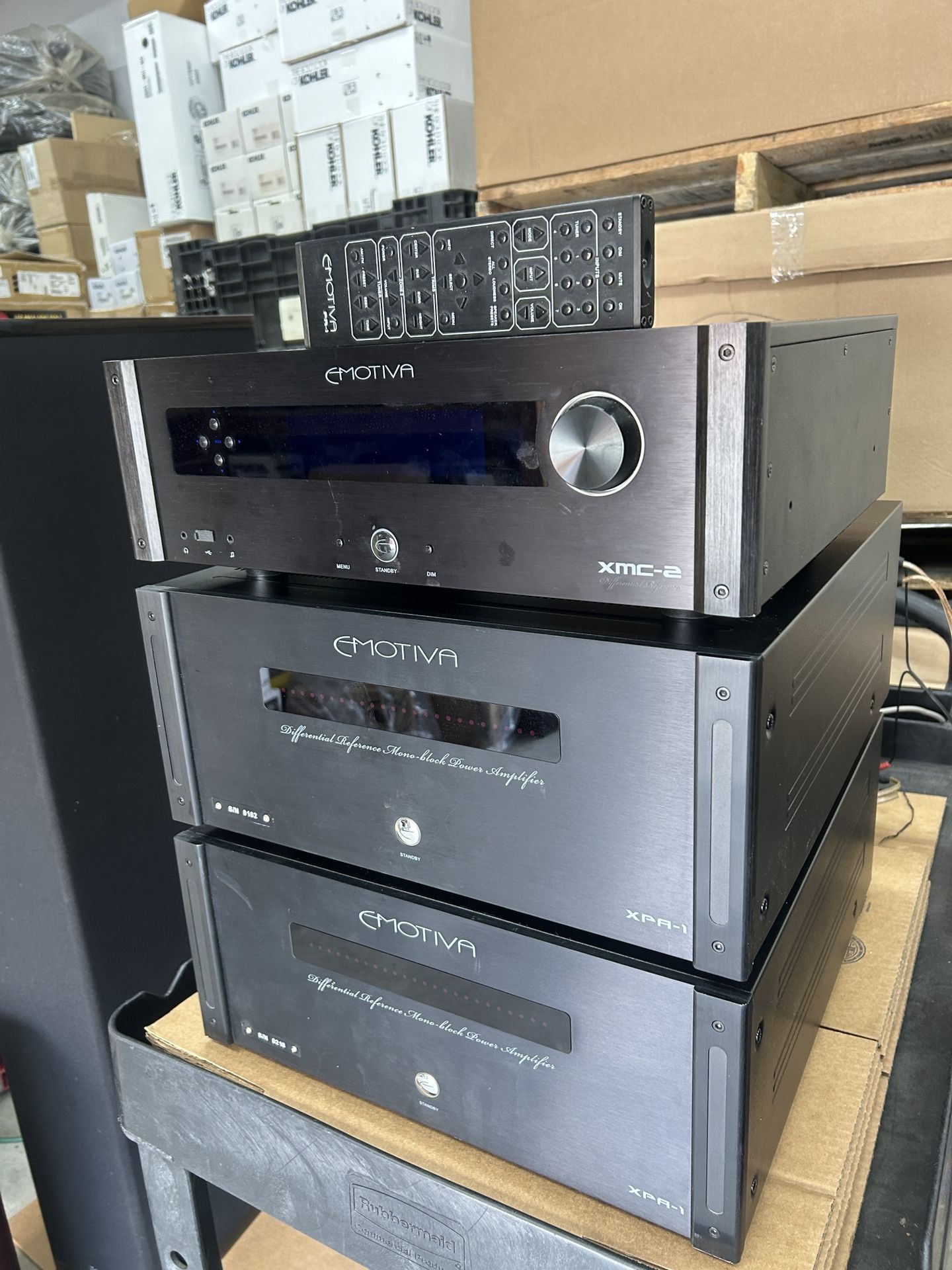 2x EMOTIVA XPA-1 MONO POWER AMPLIFIERS + 1x XMC-2 PREAMPLIFIER