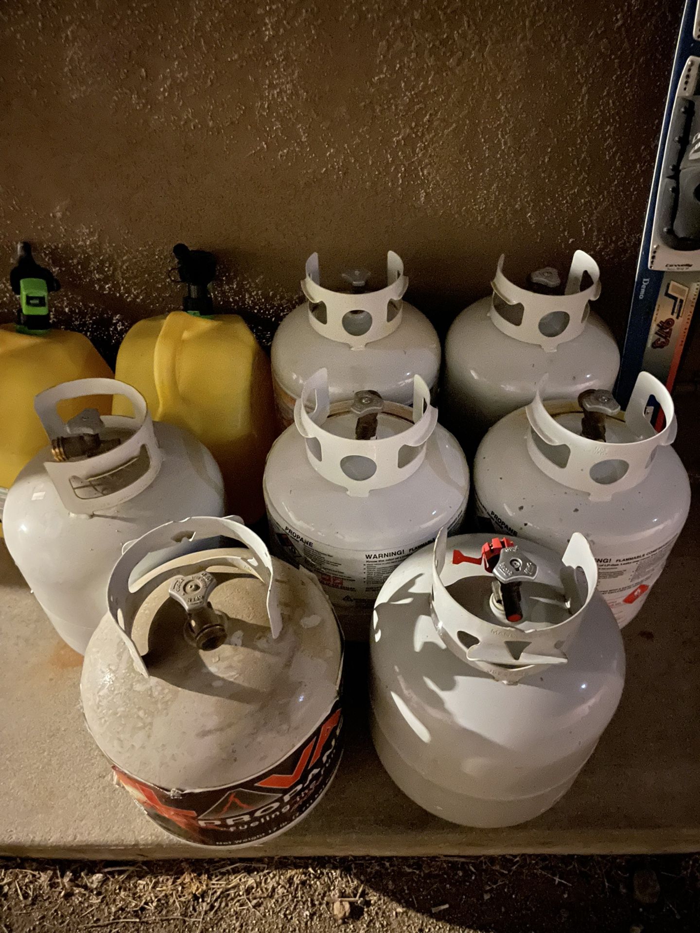 5 Gallon Propane Bottles 