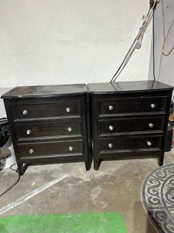 Night stands (2)