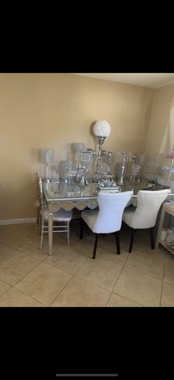 Gorgeous Mirror Dinning table with 6 blue velvet bedazzled chairs $1500 obo no lowballing free delivery Fresno only