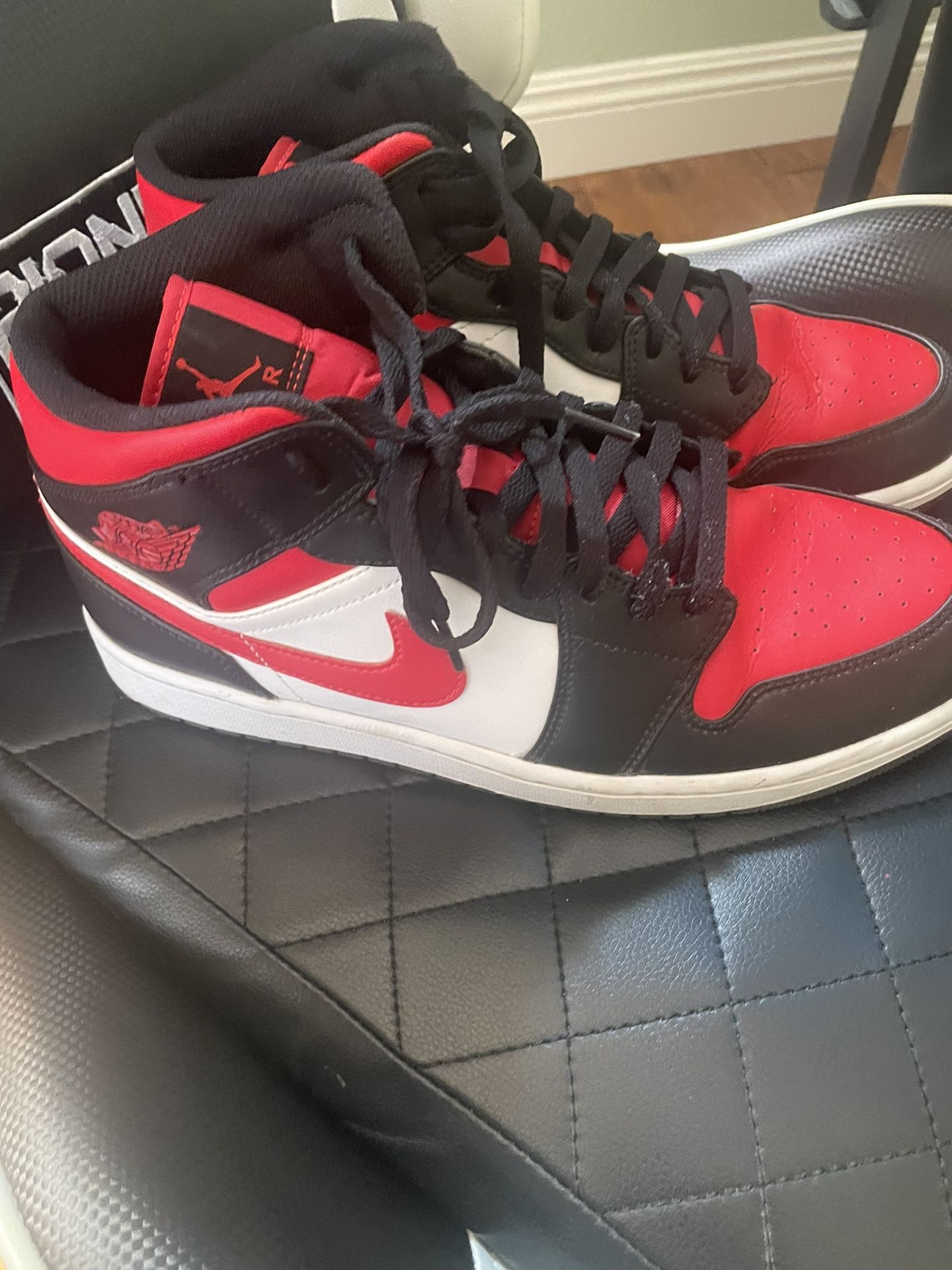 Jordan Retro 1 Mids Shoes