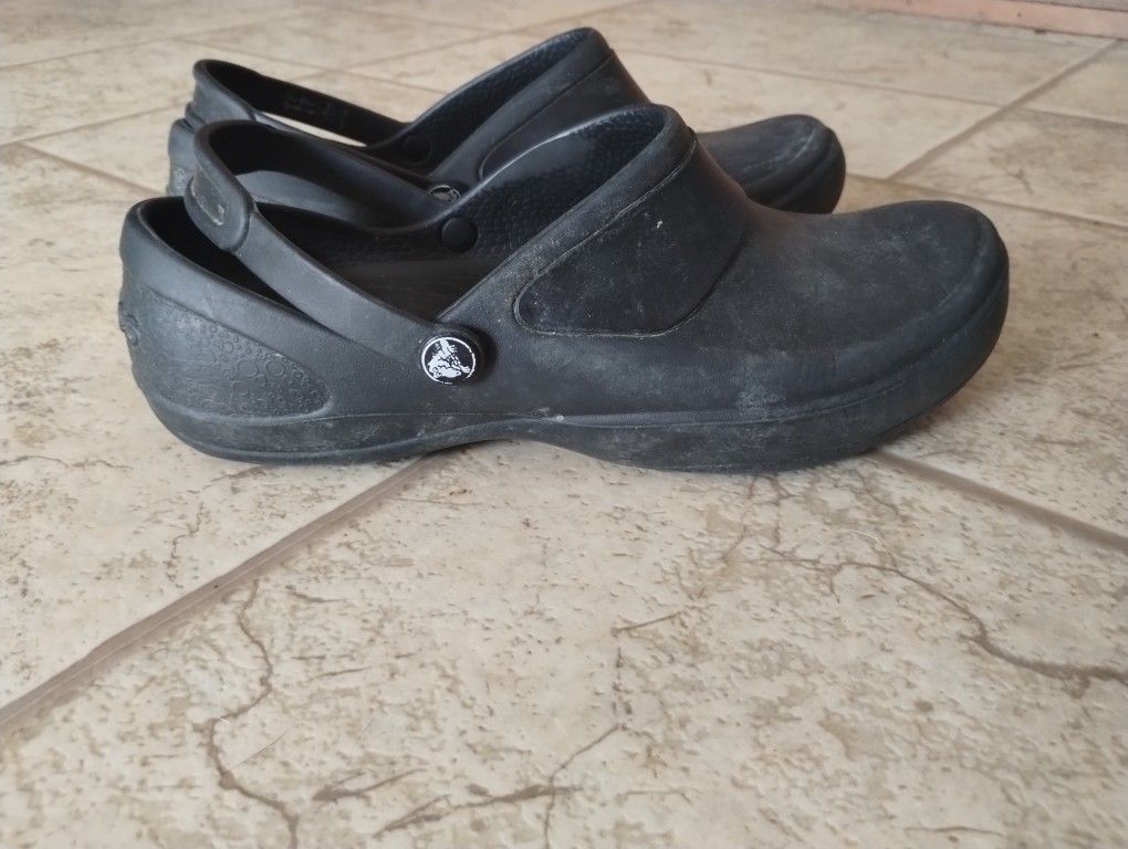 Women's Crocs - size 9