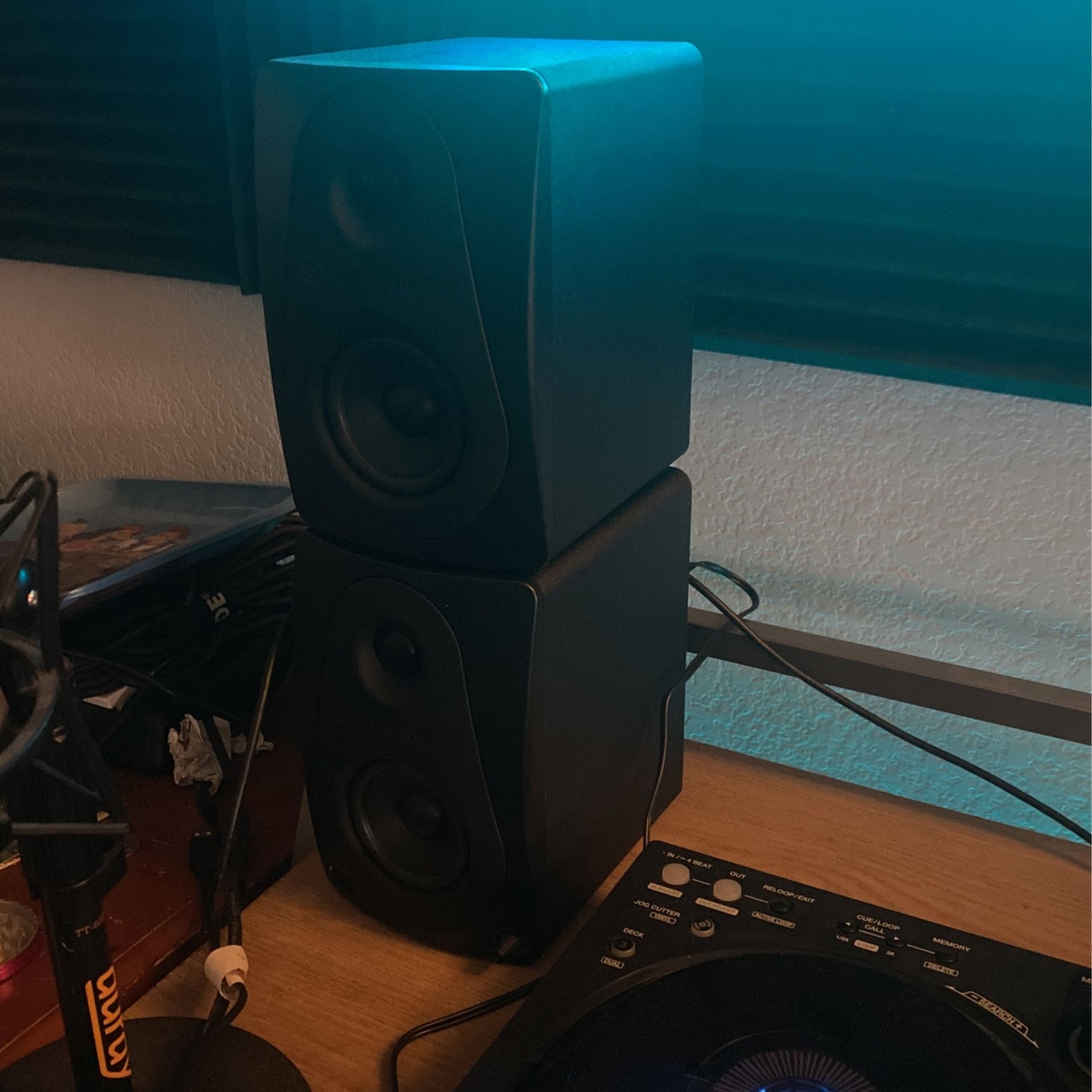 Sterling MX3 Black Speakers
