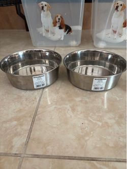 Animal food bowls with rubber on the bottle brand new