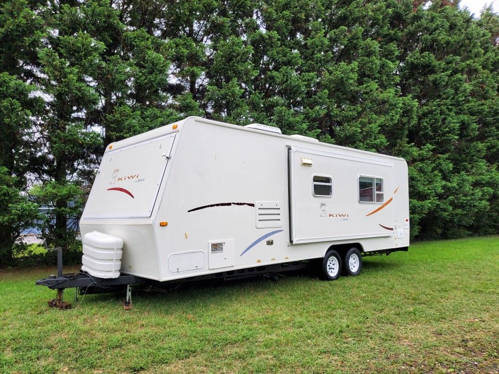 2004 28 ft kiwi by jayco